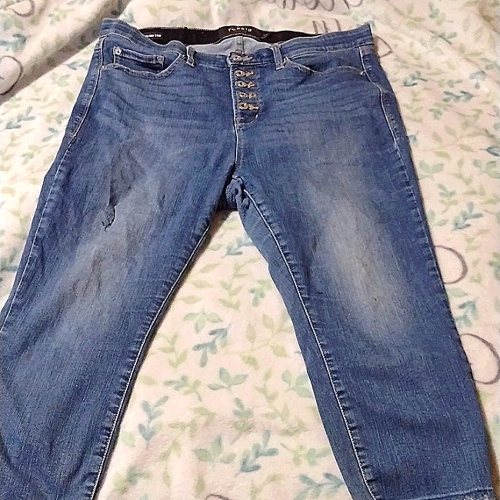 Woman torrid sky high skinny crop jeans distressed